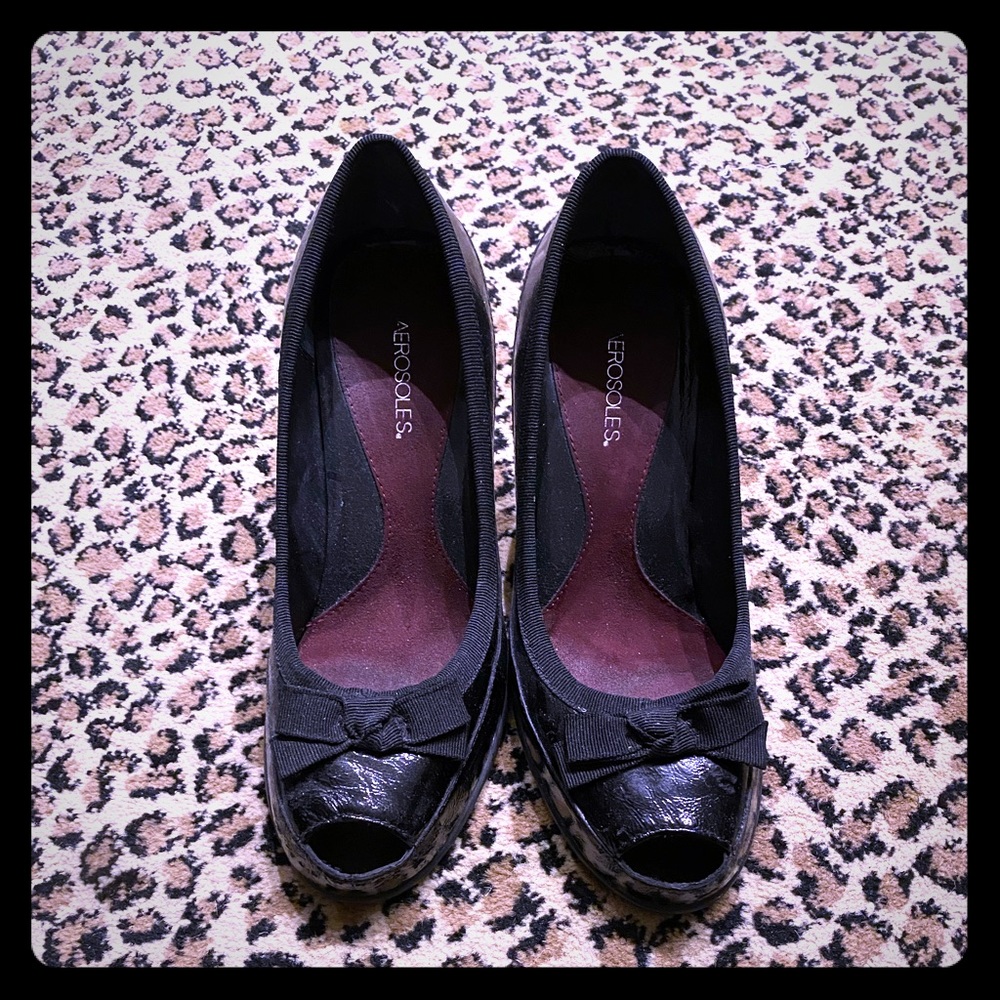 🌺saleGorgeous Black Aerosols peep toe bow  5 1/2